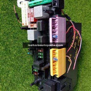 Mercedes Benz w204 m271 kompressor rear fuse box